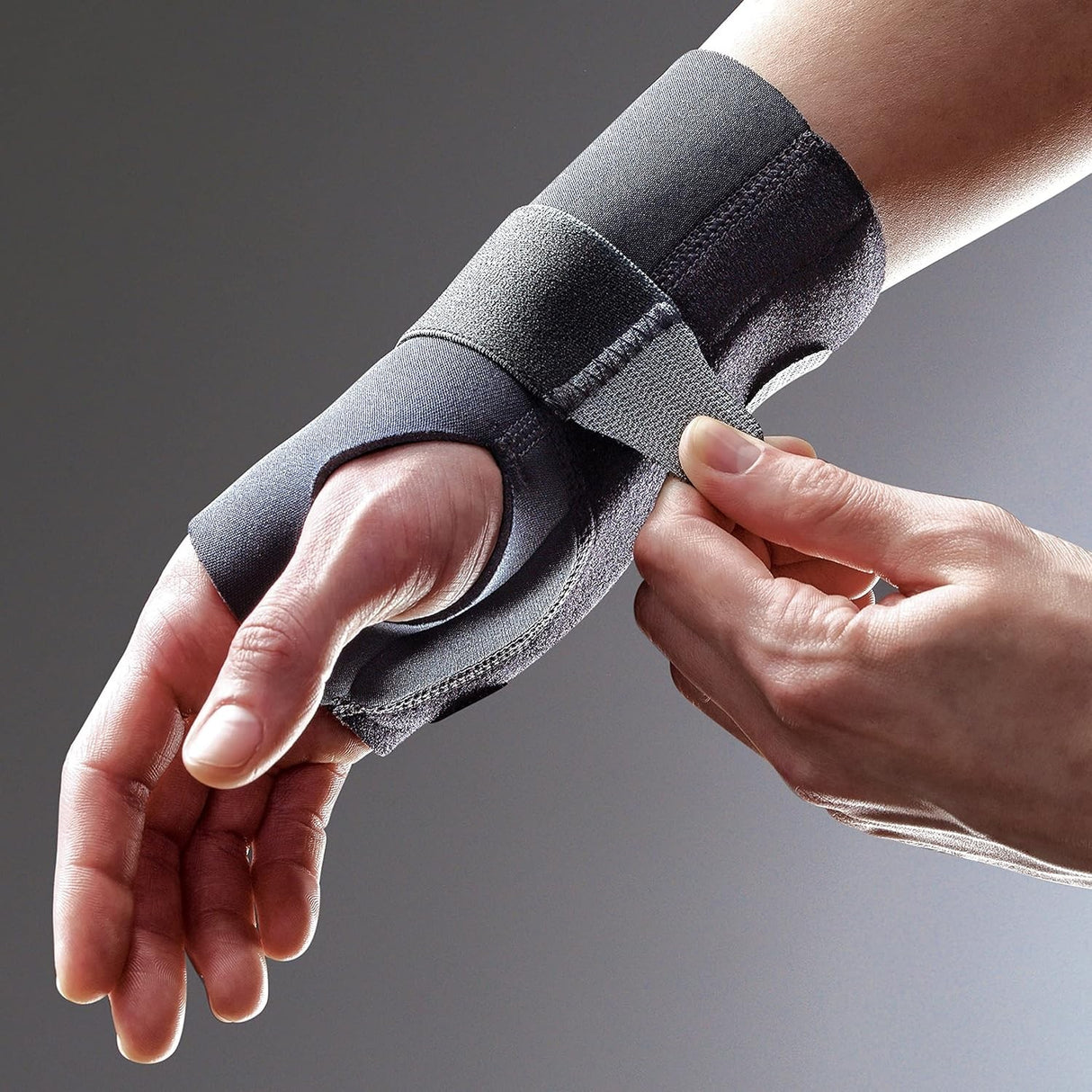 3M Futuro Compression Stabilizing Right Wrist Brace