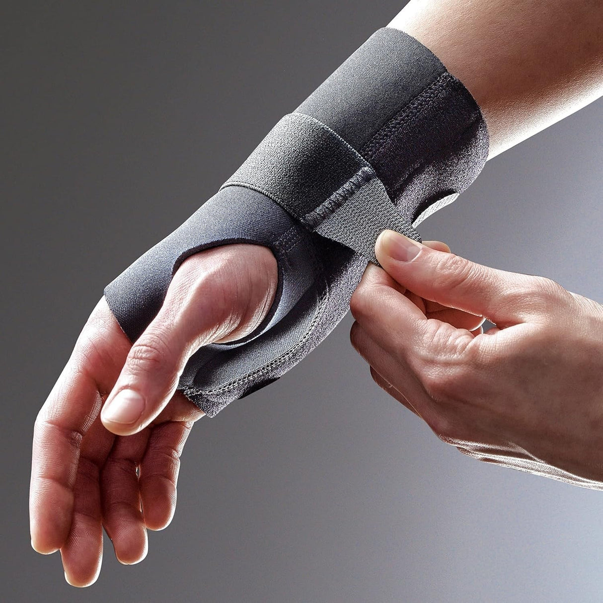 Futuro Wrist Brace, Right Hand, Compression Stab - 48400ENR-Single - LL Medico