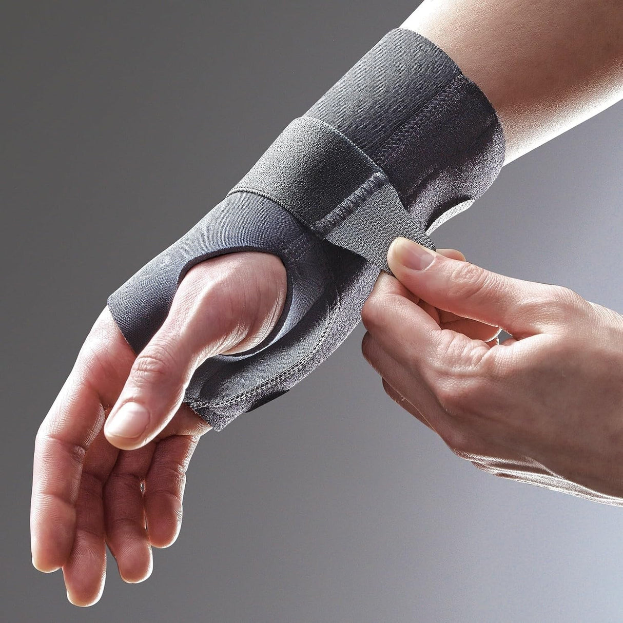 Futuro Wrist Brace, Right Hand, Compression Stab - 48400ENR-Single - LL Medico